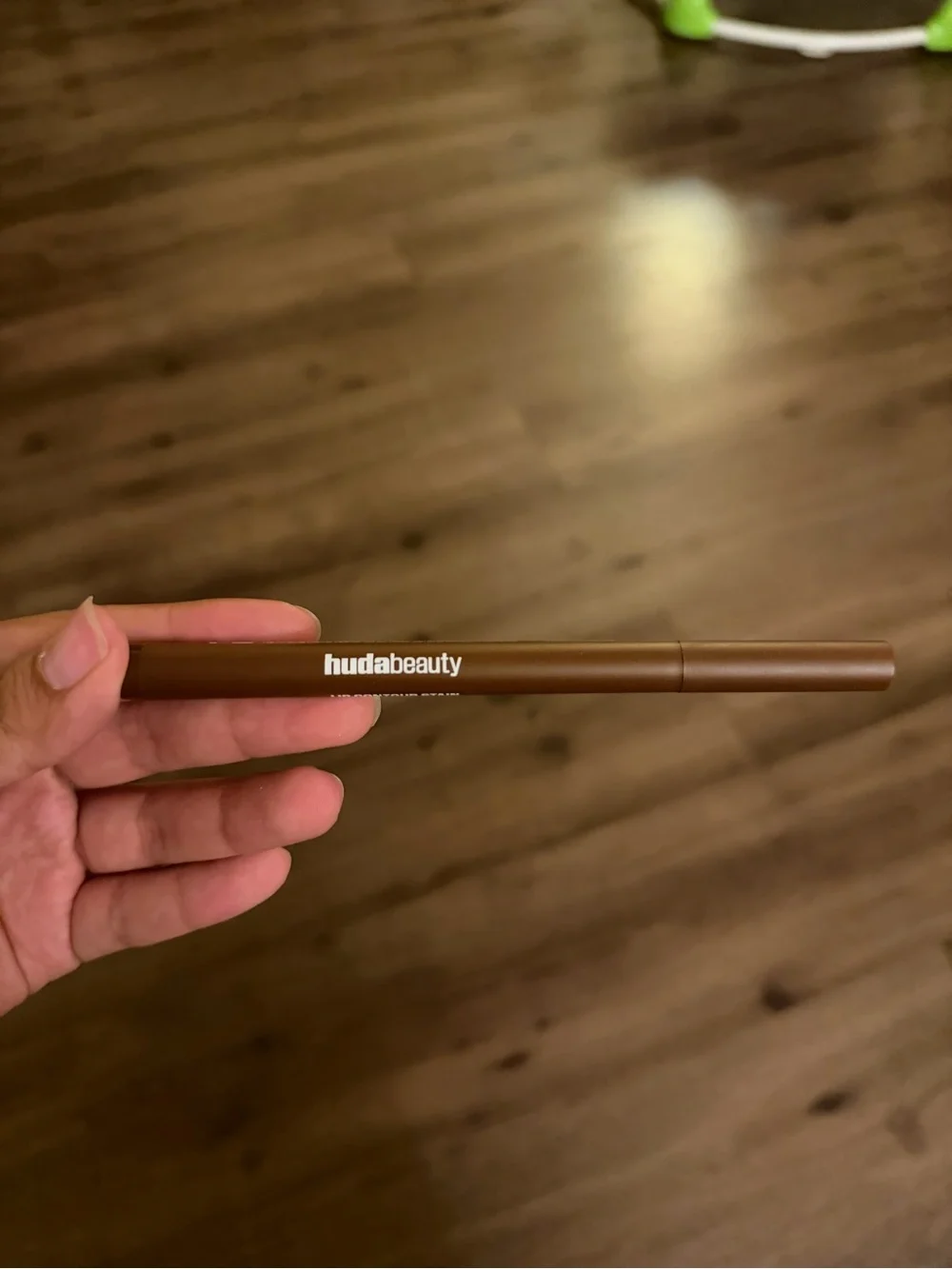 HUDA BEAUTY Lip Contour Stain — Warm Brown